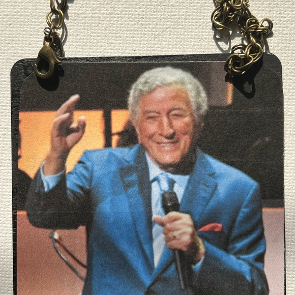Tony Bennett Ornament - Picture 3 of 3